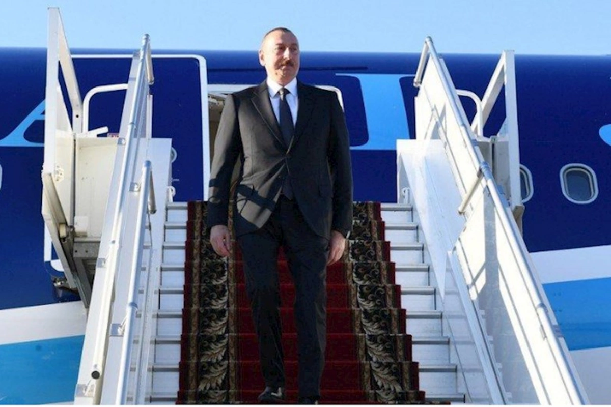 Rusiya səfərindən yarımçıq dönən İlham Əliyevin təyyarəsi hava limanına eniş edib