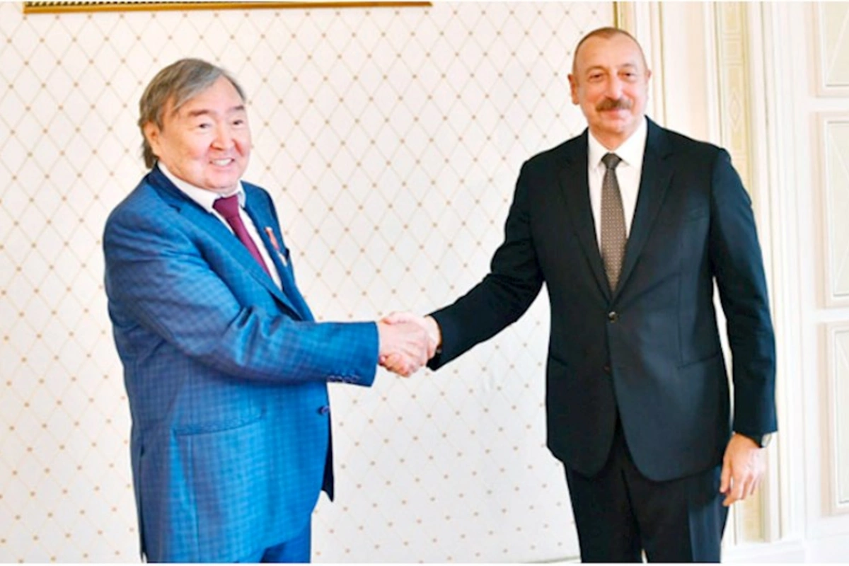 Oljas Süleymenov İlham Əliyevi təbrik edib