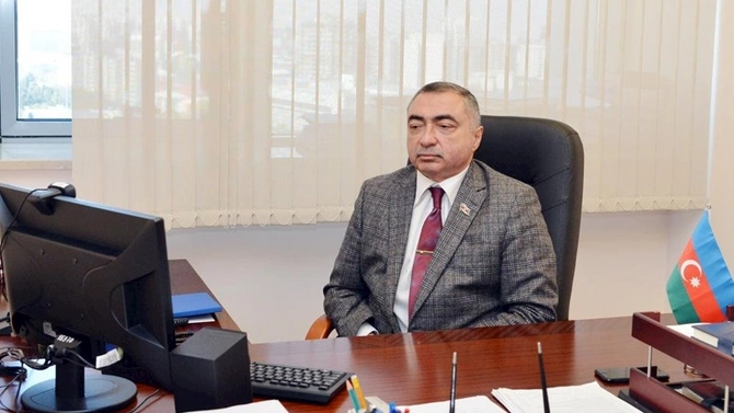 İctimai nəqliyyatda şagirdlər üçün gediş haqqı problemi: Necə həll olunmalıdır? İctimai nəqliyyatda şagirdlər üçün gediş haqqı problemi: Necə həll olunmalıdır?