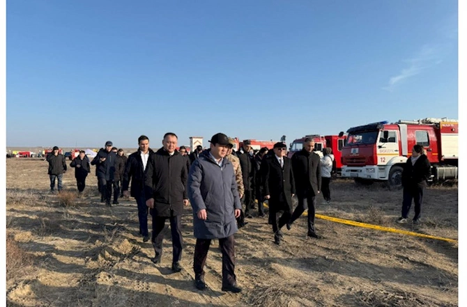 Azərbaycanlı nazirlər təyyarənin qəzaya uğradığı yerdə — FOTOLAR