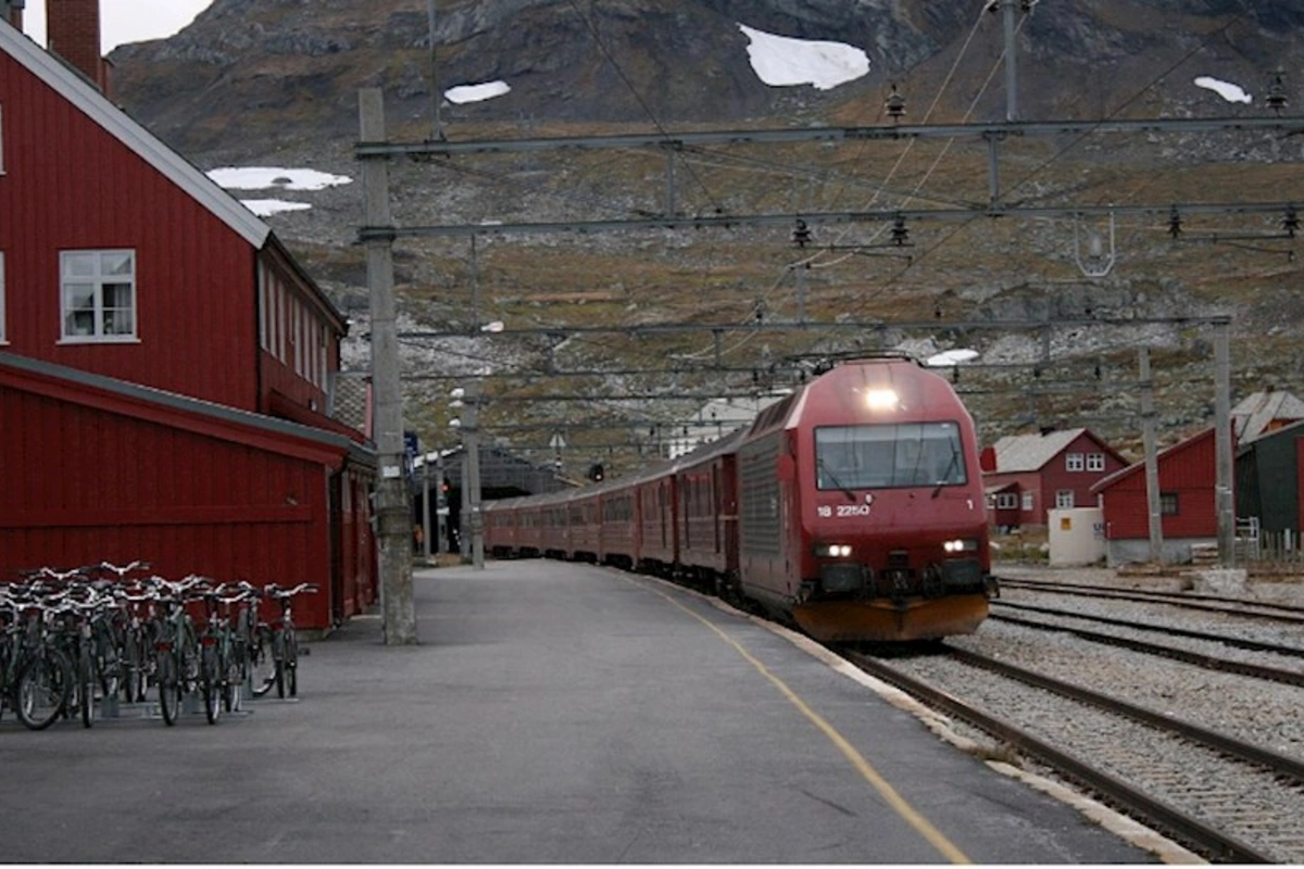 Norveçdə qatarların hərəkəti tamamilə dayandırılıb