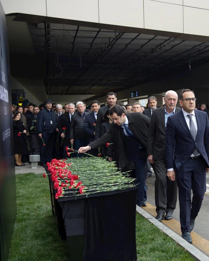 Xatirələri Bakı aeroportunda anılır — FOTOLAR Xatirələri Bakı aeroportunda anılır — FOTOLAR