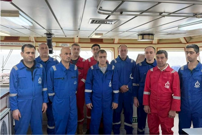 Dənizçilər təyyarə qəzasında həlak olanların xatirəsini bir dəqiqəlik sükutla anıblar — FOTOLAR