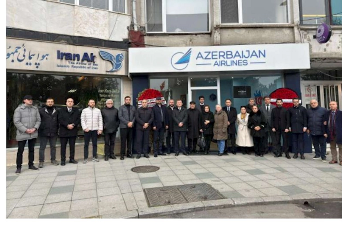 Dənizçilər təyyarə qəzasında həlak olanların xatirəsini bir dəqiqəlik sükutla anıblar — FOTOLAR