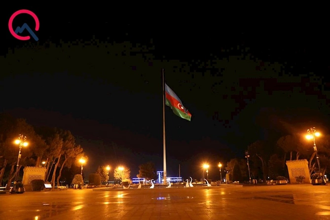 Bayraqlar yarıya qədər endirildi... — FOTOLAR Bayraqlar yarıya qədər endirildi... — FOTOLAR