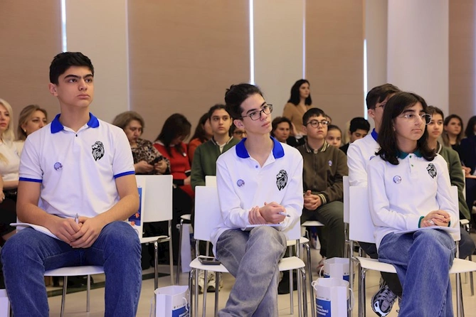 Bakıda Debat Forumu keçirildi — FOTOLAR