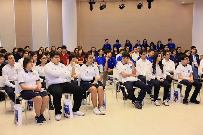 Bakıda Debat Forumu keçirildi — FOTOLAR