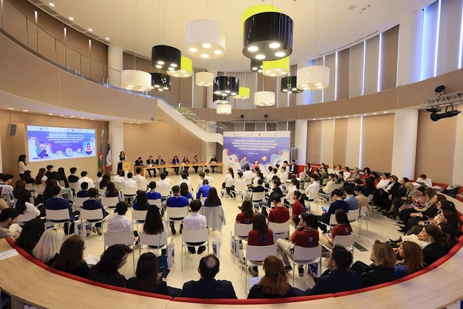 Bakıda Debat Forumu keçirildi — FOTOLAR
