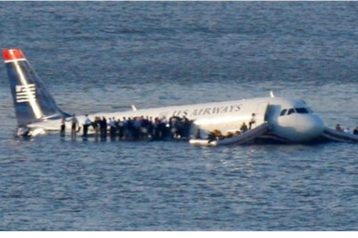 Təyarəni suya endirən, 155 nəfəri xilas edən qəhrəman pilot Sully kimdir?
