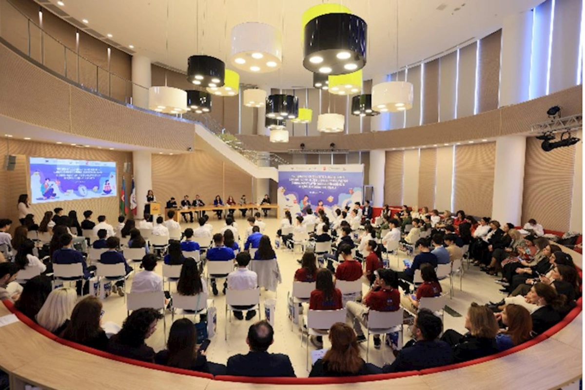 Bakıda Debat Forumu keçirildi — FOTOLAR