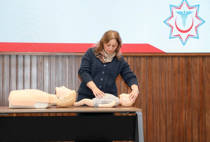 Media nümayəndələri üçün “Tibbi savadlılıq” mövzusunda təlim keçirilib — FOTOLAR