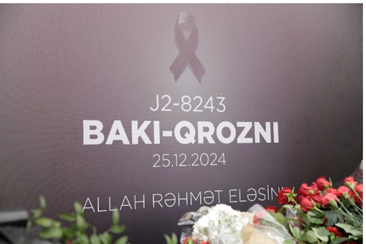 Mədəniyyət Nazirliyinin kollektivi təyyarə qəzasında həlak olanların xatirəsini yad edib — FOTOLAR