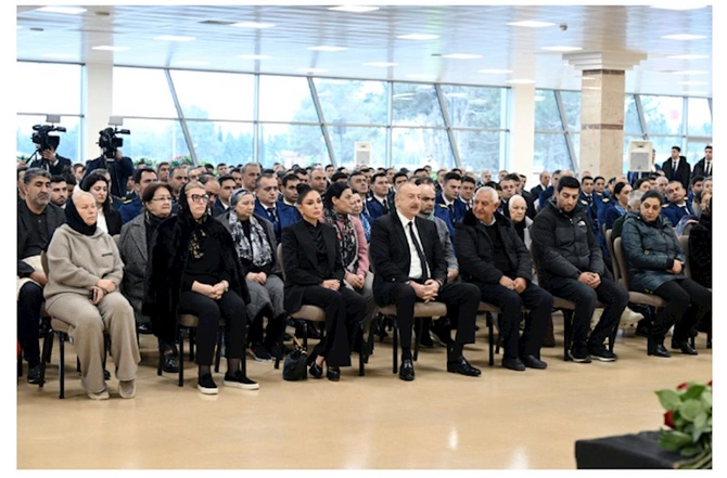 Prezident və xanımı vida mərasimində iştirak etdi — FOTOLAR Prezident və xanımı vida mərasimində iştirak etdi — FOTOLAR