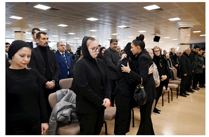 Prezident və xanımı vida mərasimində iştirak etdi — FOTOLAR Prezident və xanımı vida mərasimində iştirak etdi — FOTOLAR