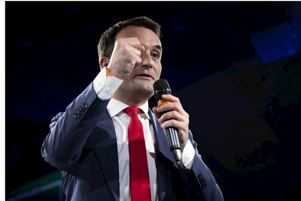Fransalı siyasətçi Fransanı Aİ-dən çıxmağa çağırıb
