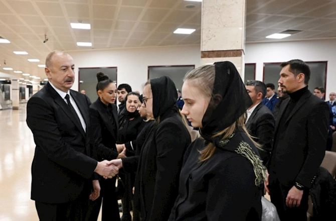 Prezident və xanımı vida mərasimində iştirak etdi — FOTOLAR Prezident və xanımı vida mərasimində iştirak etdi — FOTOLAR