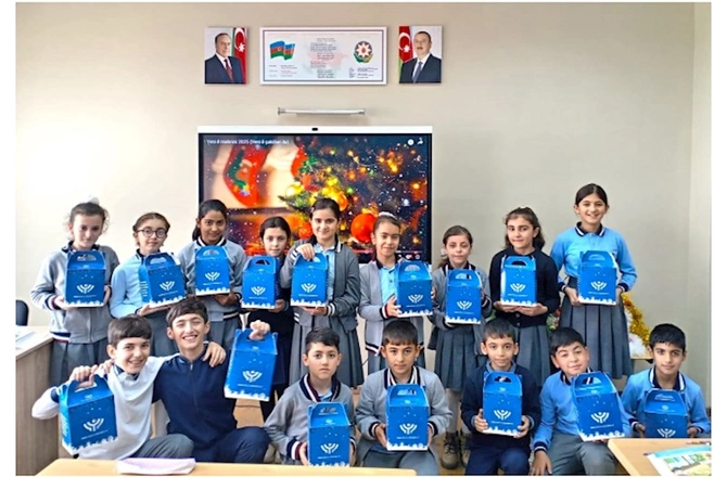 Respublikamızın şəhər və rayonlarında yaşayan uşaqlara bayram hədiyyələri verilib — FOTOLAR