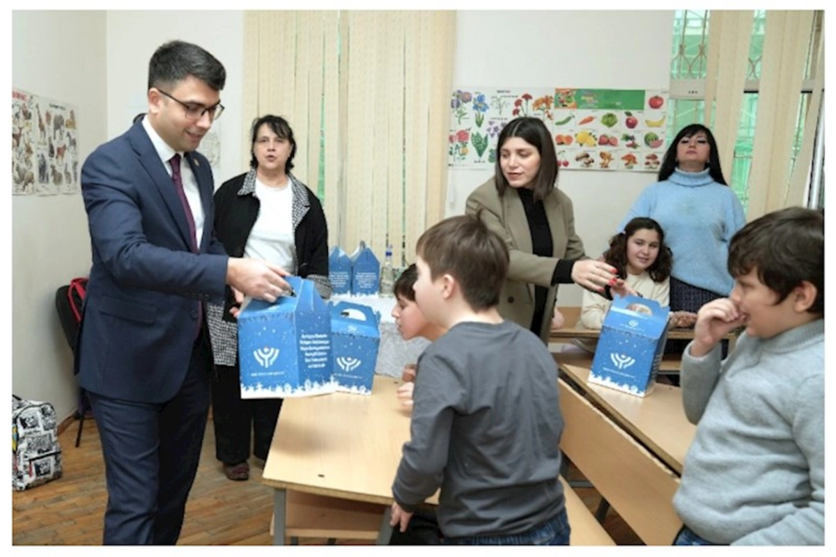 Respublikamızın şəhər və rayonlarında yaşayan uşaqlara bayram hədiyyələri verilib — FOTOLAR