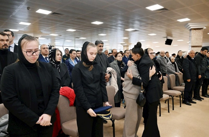 Prezident və xanımı vida mərasimində iştirak etdi — FOTOLAR Prezident və xanımı vida mərasimində iştirak etdi — FOTOLAR
