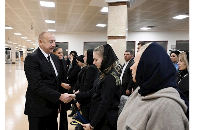 Prezident və xanımı vida mərasimində iştirak etdi — FOTOLAR Prezident və xanımı vida mərasimində iştirak etdi — FOTOLAR