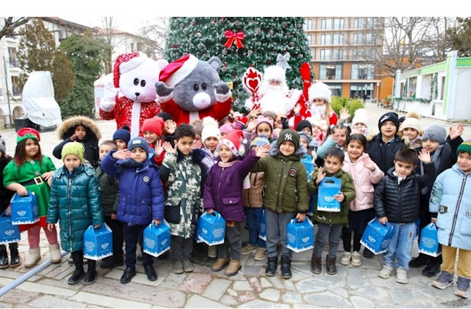 Respublikamızın şəhər və rayonlarında yaşayan uşaqlara bayram hədiyyələri verilib — FOTOLAR