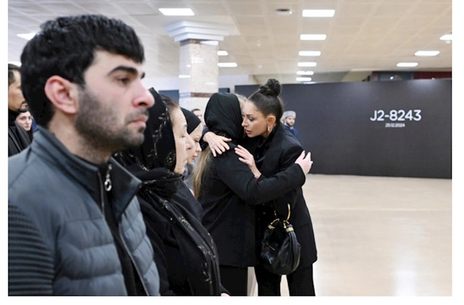Prezident və xanımı vida mərasimində iştirak etdi — FOTOLAR Prezident və xanımı vida mərasimində iştirak etdi — FOTOLAR