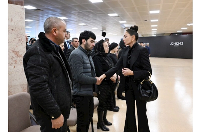 Prezident və xanımı vida mərasimində iştirak etdi — FOTOLAR Prezident və xanımı vida mərasimində iştirak etdi — FOTOLAR