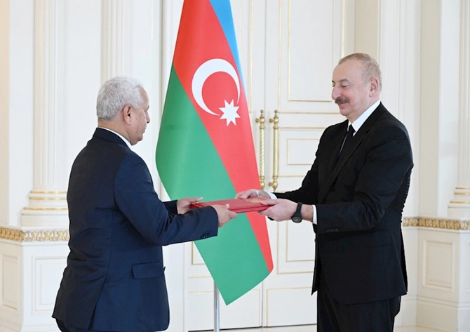 Prezident yeni səfirləri qəbul etdi — FOTOLAR (YENİLƏNDİ) Prezident yeni səfirləri qəbul etdi — FOTOLAR (YENİLƏNDİ)