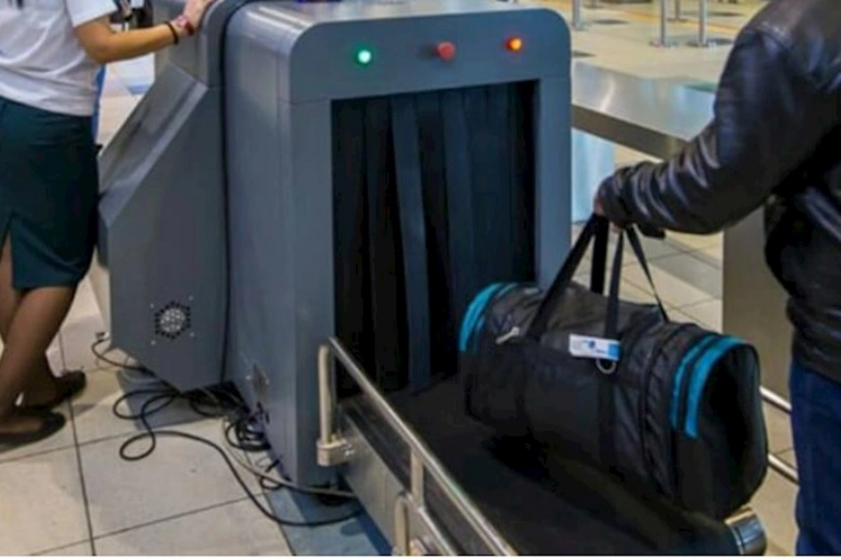 Vəzifəli şəxs Bakı aeroportunda külli miqdarda qızılla tutuldu
