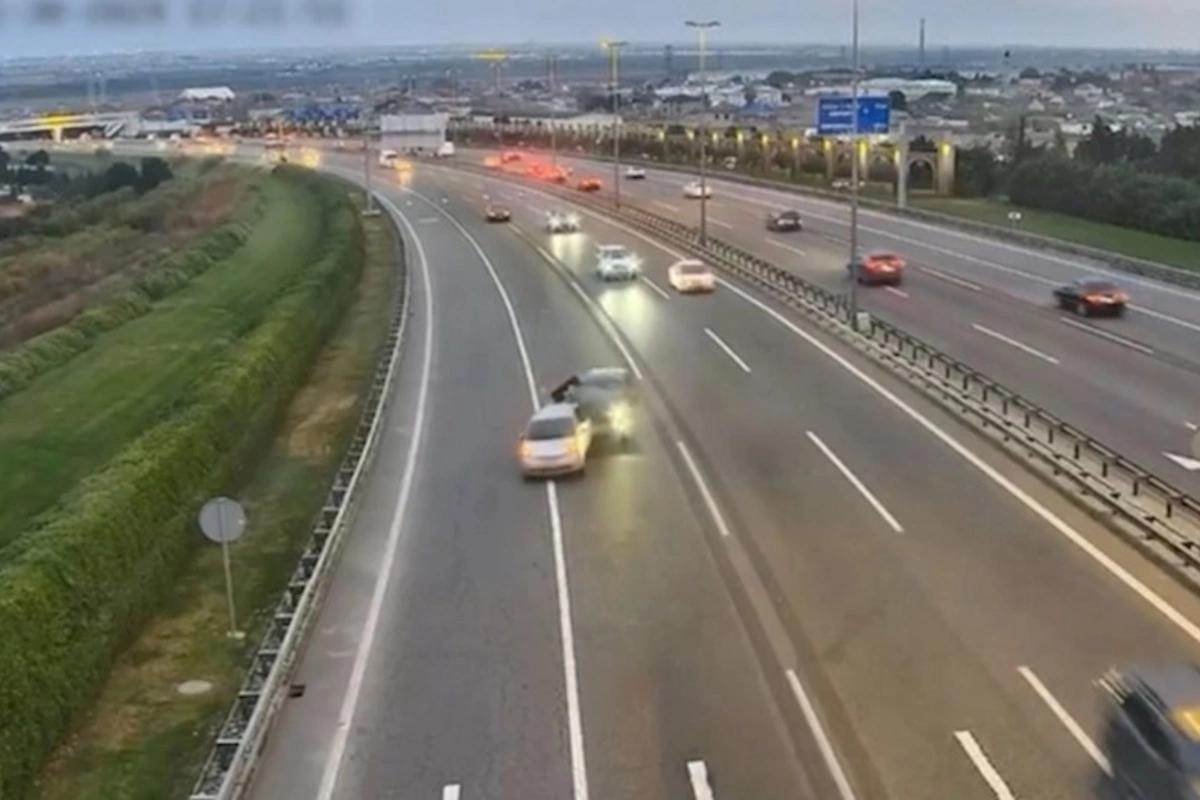 Diqqətsizlik nəticəsində Aeroport yolunda baş verən qəzanın ANBAAN GÖRÜNTÜLƏRİ