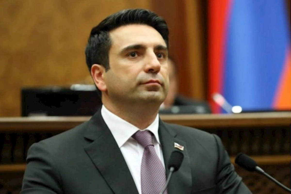 Alen Simonyan: Sülh müqaviləsi prosesi yerində dayanmayıb