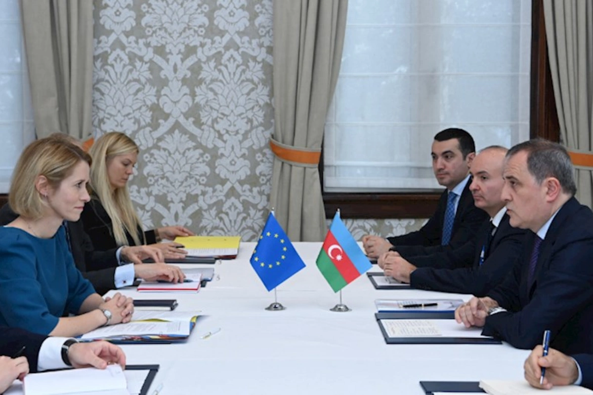 Ceyhun Bayramov Aİ rəsmisi ilə görüş keçirdi