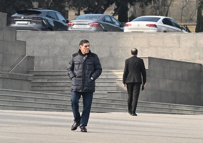 Eks-başçı Xaləddin İsgəndərov uzun illərdən sonra göründü — Qocalıb, saçları ağarıb… (FOTOLAR) Eks-başçı Xaləddin İsgəndərov uzun illərdən sonra göründü — Qocalıb, saçları ağarıb… (FOTOLAR)