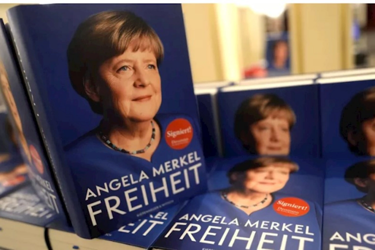 Merkelin “Azadlıq” kitabı satış rekordu qırır — Bestsellerlər siyahısında liderdir