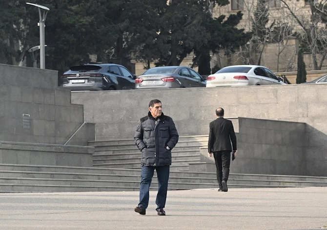 Eks-başçı Xaləddin İsgəndərov uzun illərdən sonra göründü — Qocalıb, saçları ağarıb… (FOTOLAR) Eks-başçı Xaləddin İsgəndərov uzun illərdən sonra göründü — Qocalıb, saçları ağarıb… (FOTOLAR)