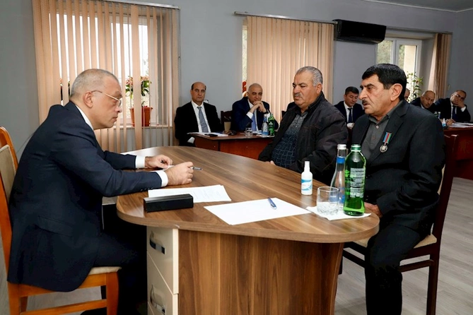 Zaur Mikayılov Cəlilabadda vətəndaşlarla görüşüb — FOTOLAR Zaur Mikayılov Cəlilabadda vətəndaşlarla görüşüb — FOTOLAR