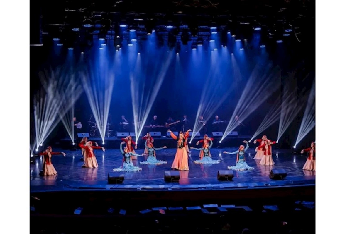 Azərbaycan Dövlət Rəqs Ansamblı Çelyabinskdə festivalda uğurla çıxış edib — FOTOLAR