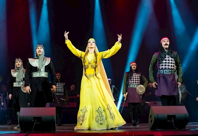 Azərbaycan Dövlət Rəqs Ansamblı Çelyabinskdə festivalda uğurla çıxış edib — FOTOLAR