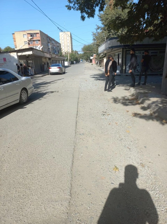 Asfaltı qazıb su çəkdilər, asfaltlamaq yaddan çıxdı — ŞİKAYƏT (FOTOLAR)