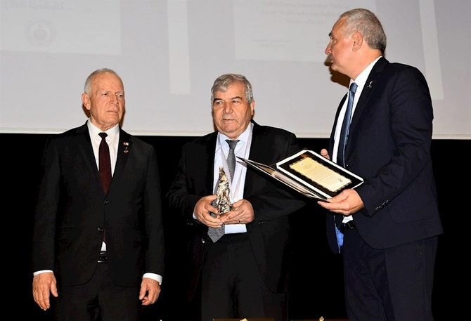 Sabir Rüstəmxanlıya Türk dünyası Turan Yazqan mükafatı verildi — FOTO