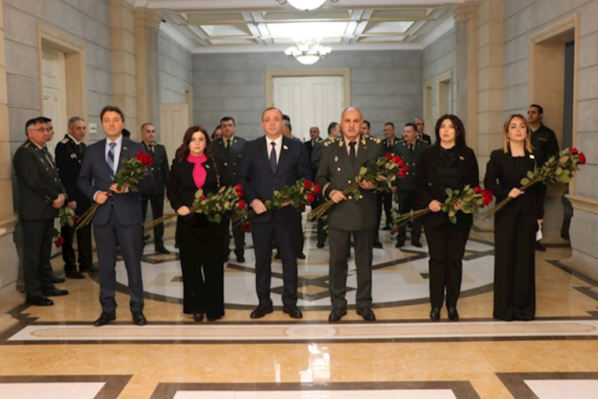 Hərbi Prokurorluqda Ulu Öndər Heydər Əliyevin vəfatının 21-ci ildönümü ilə bağlı anım mərasimi keçirilib