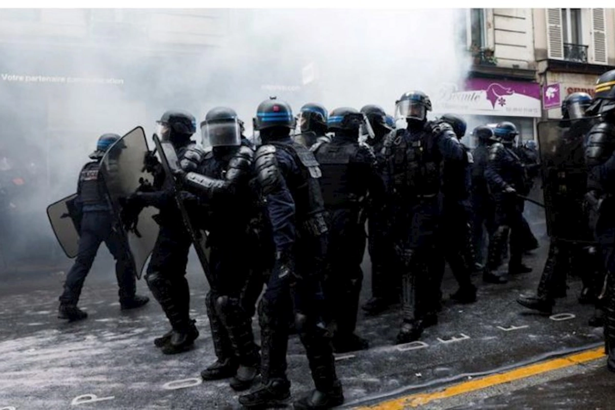 Fransada polis etirazçılara güc tətbiq edib