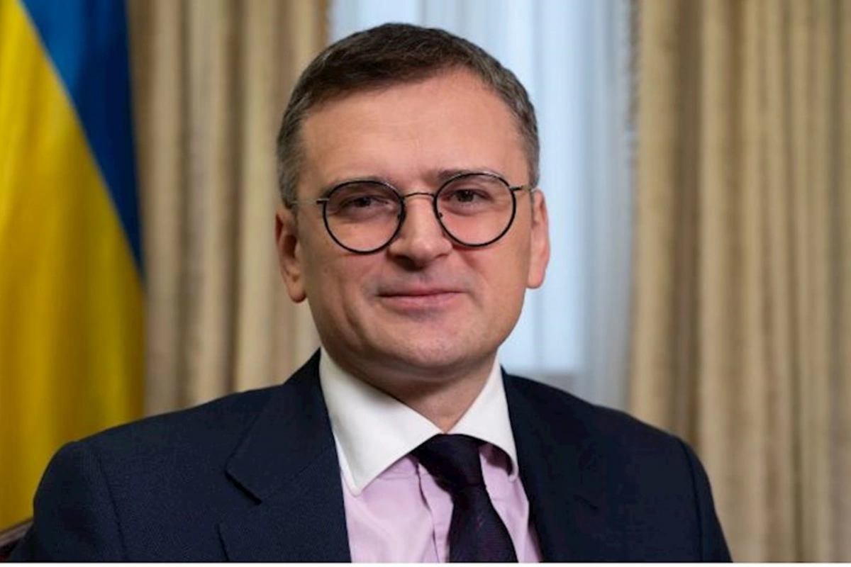 Xarici işlər nazirini it dişlədi — FOTO