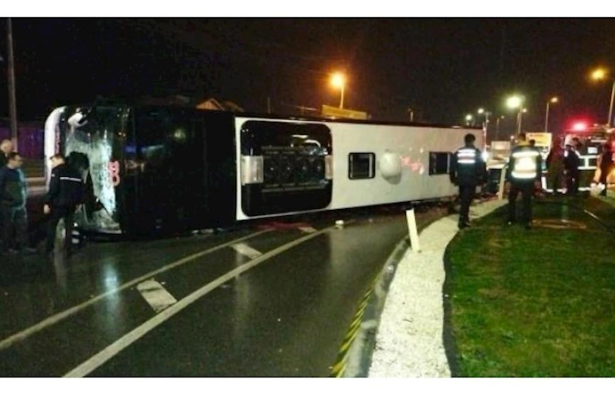 Sərnişin avtobusu aşdı: Ölən və yaralananlar var