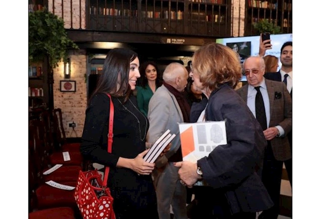 Bakı Kitab Mərkəzində Zelfira Trequlova ilə görüş keçirildi — FOTOLAR Bakı Kitab Mərkəzində Zelfira Trequlova ilə görüş keçirildi — FOTOLAR