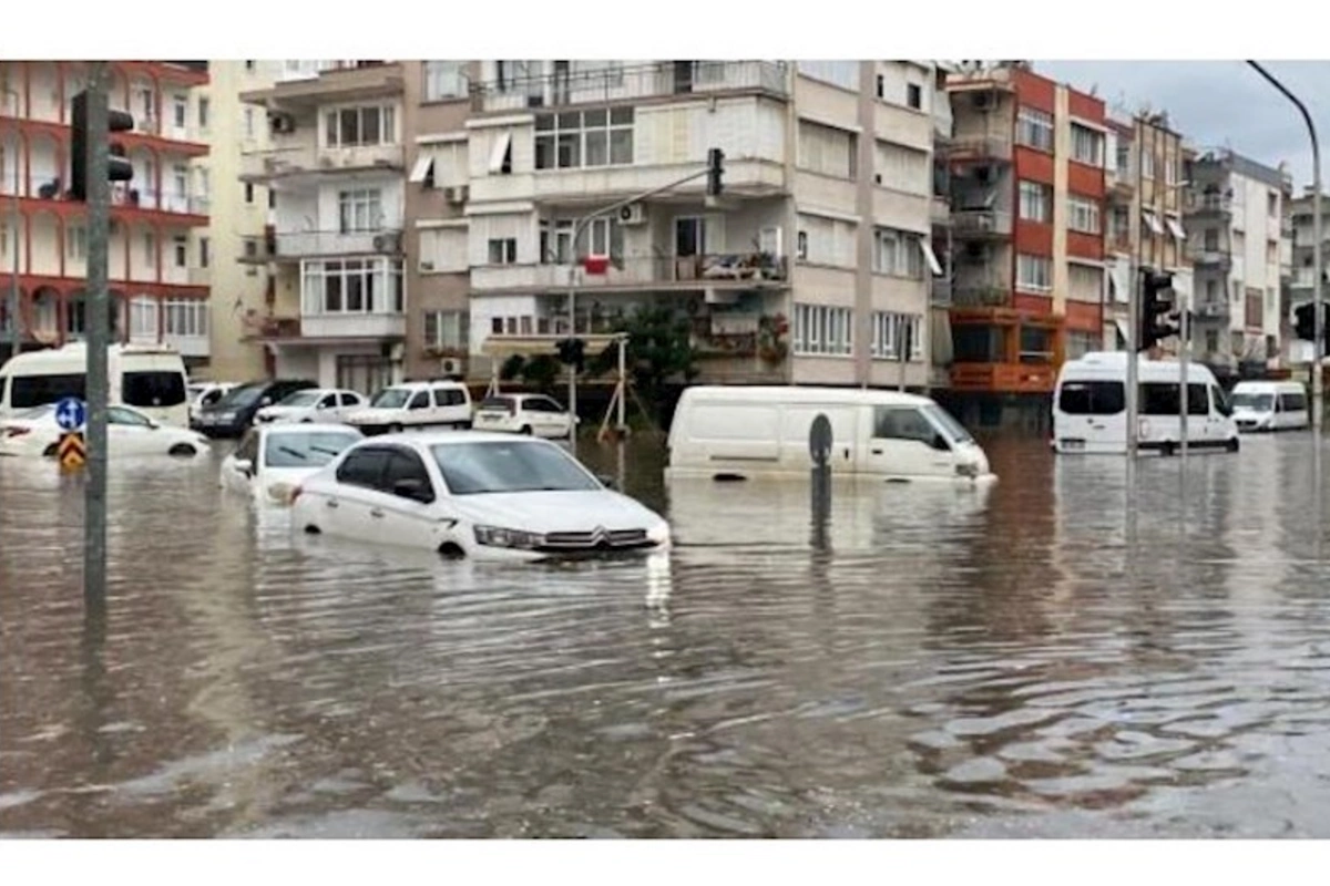 Antalyada dəhşətli sel — Vətəndaşlar təxliyə edilir