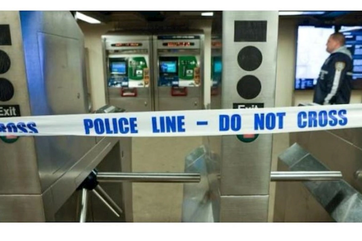 Nyu York metrosunda silahlı hücum: Ölən var