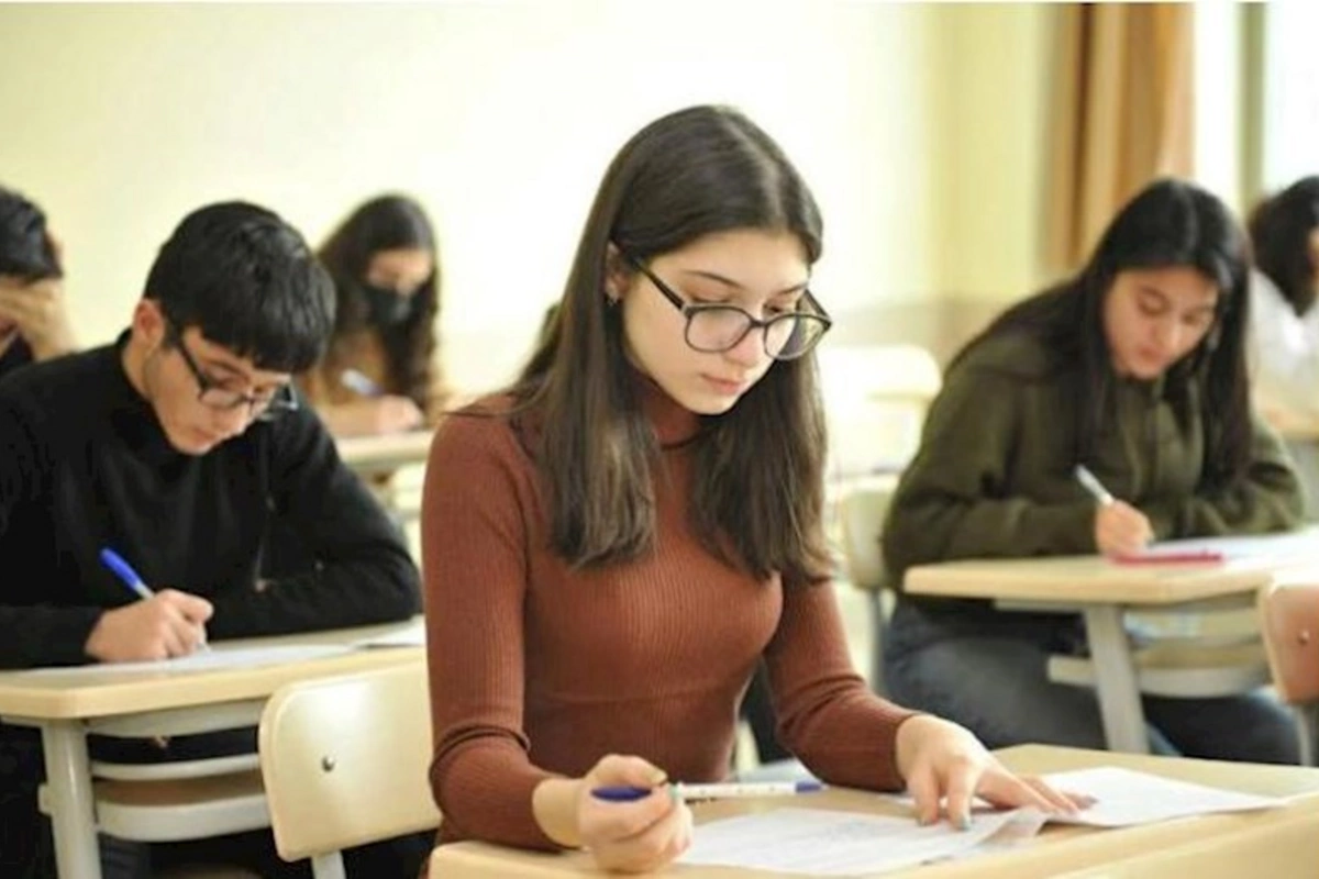 Bu gün 52 mindən çox şagird buraxılış imtahanı verəcək