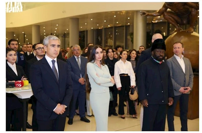 Heydər Əliyev Mərkəzində Kojo Marfonun sərgisinin açılışı — FOTOLAR Heydər Əliyev Mərkəzində Kojo Marfonun sərgisinin açılışı — FOTOLAR