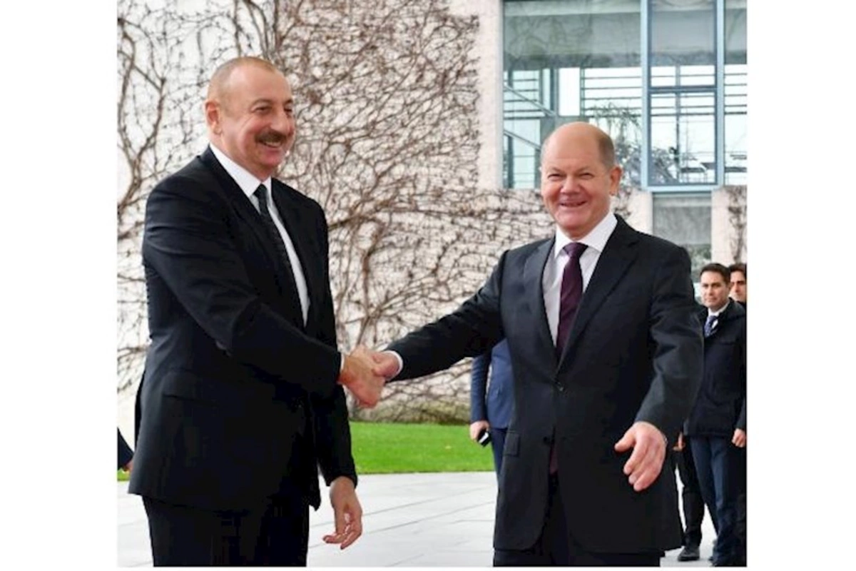 Almaniya Kansleri İlham Əliyevi təbrik edib